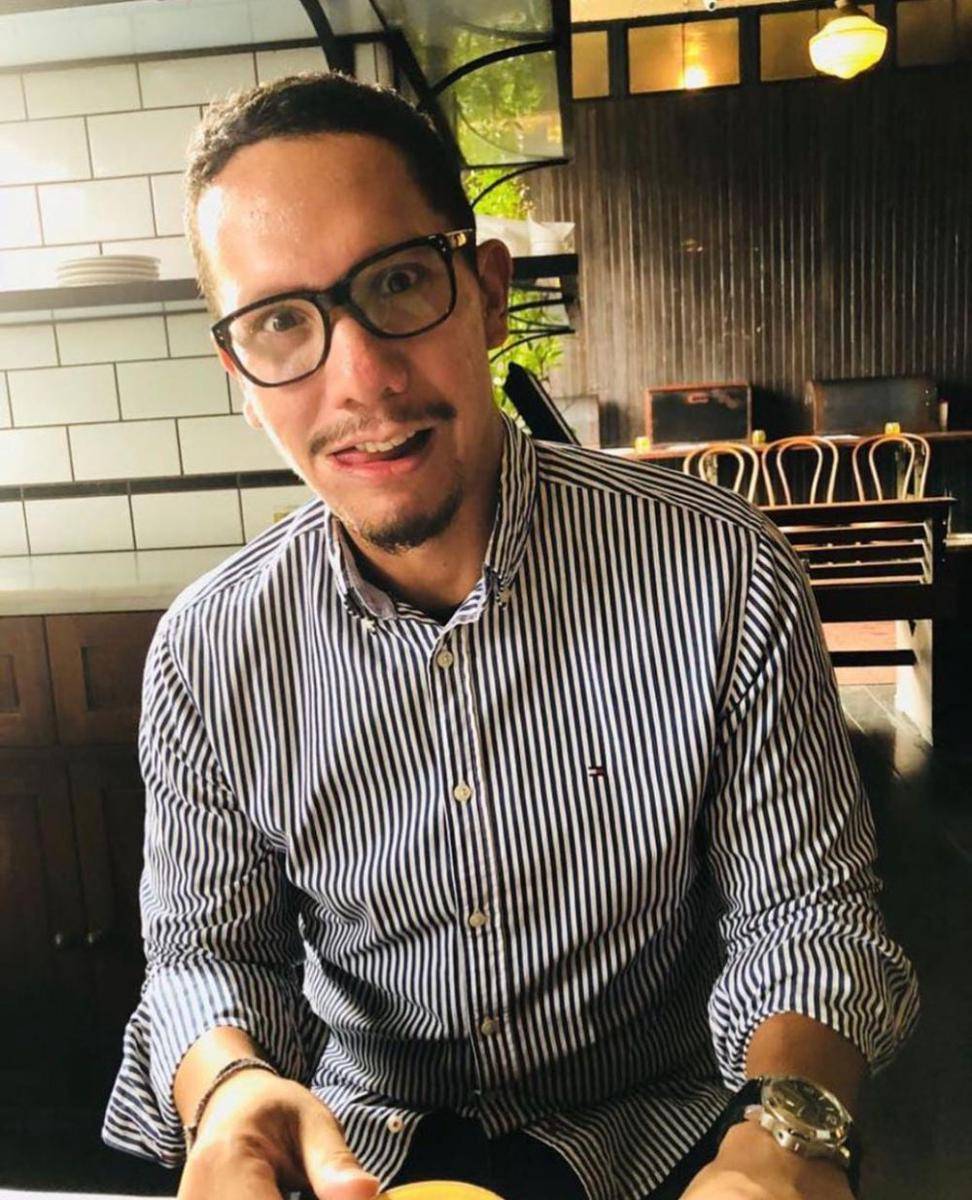 artis lahir Februari (instagram.com/anggapuradiredja)