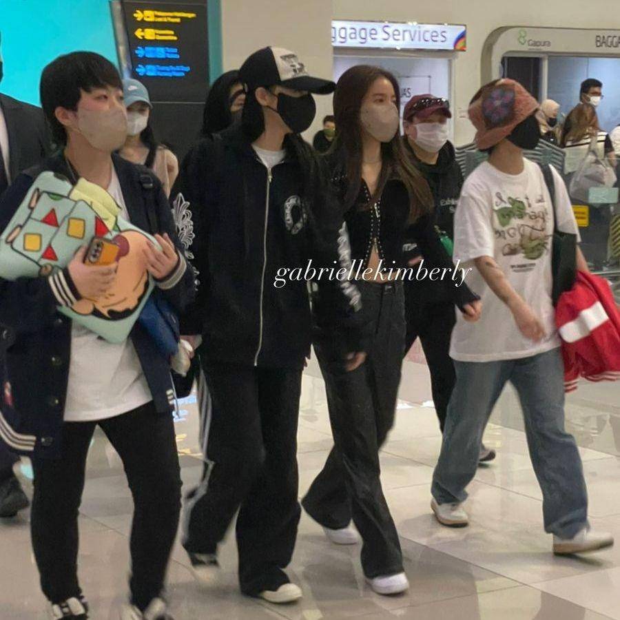 MAMAMOO di Bandara Soekarno Hatta Jumat (3/2/2023) (twitter.com/gabriellekimberly)