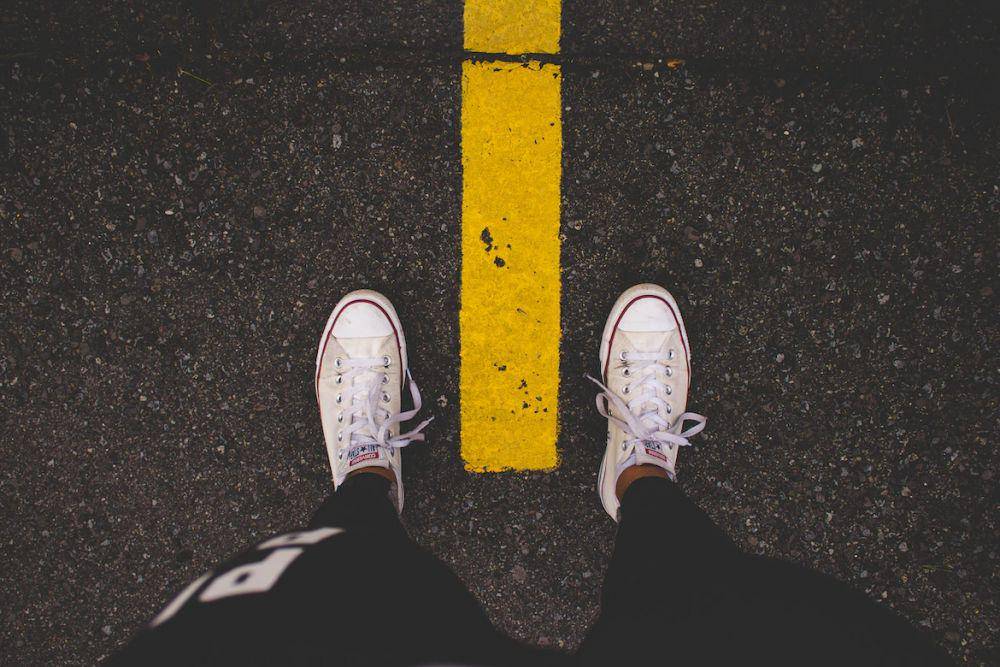 penyebab bau kaki (unsplash.com/Nadine Shaabana)