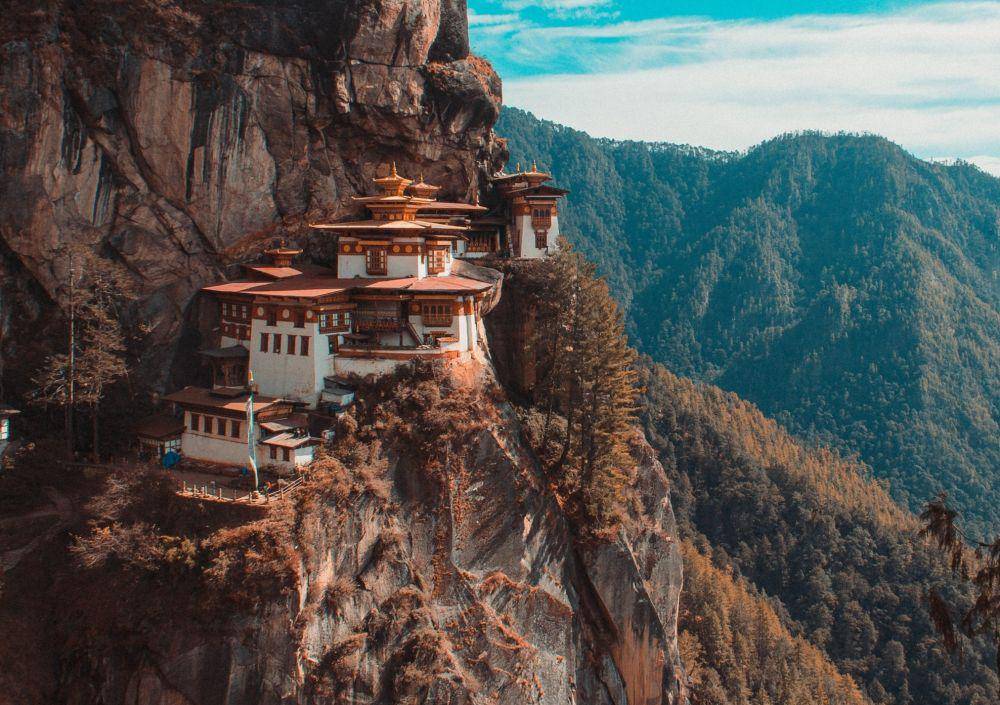 ilustrasi Bhutan (unsplash.com/@aaron_santelices)
