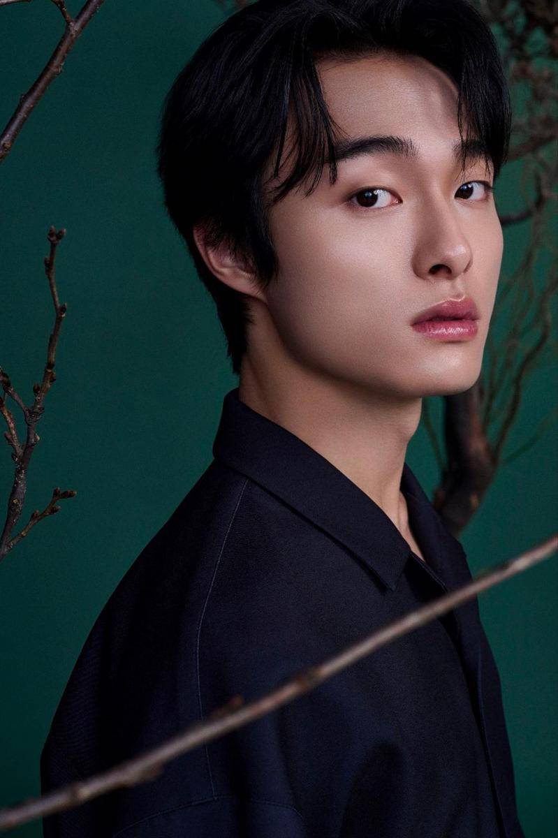 Yoon Chan Young (instagram.com/yooncy1)