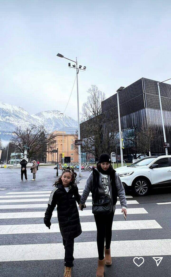 Ayu Ting Ting di Austria (instagram.com/ayutingting92)