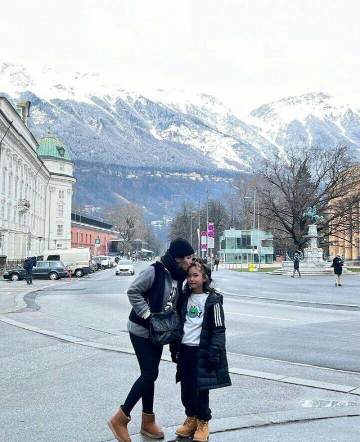 Ayu Ting Ting di Austria (instagram.com/ayutingting92)
