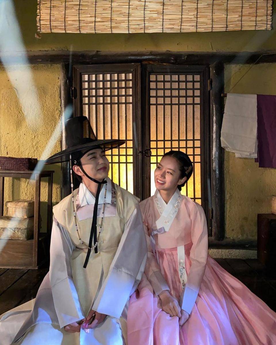 Yoo Seung Ho dan Lee Hyeri di balik layar drama Moonshine (instagram.com/hyeri_0609)