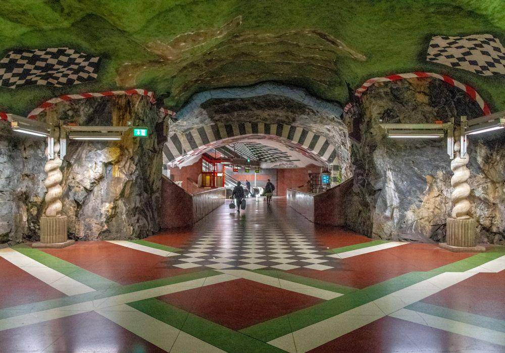 ilustrasi Stasiun Kungstradgarden di Stockholm (unsplash.com/Tom Podmore)