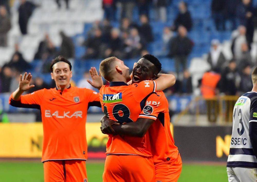 Mesut Ozil dan rekan-rekannya di Basaksehir (instagram.com/ibfk2014)