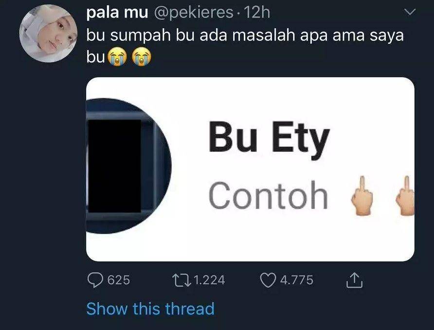 momen salah pilih emoticon (twitter.com/pekieres)