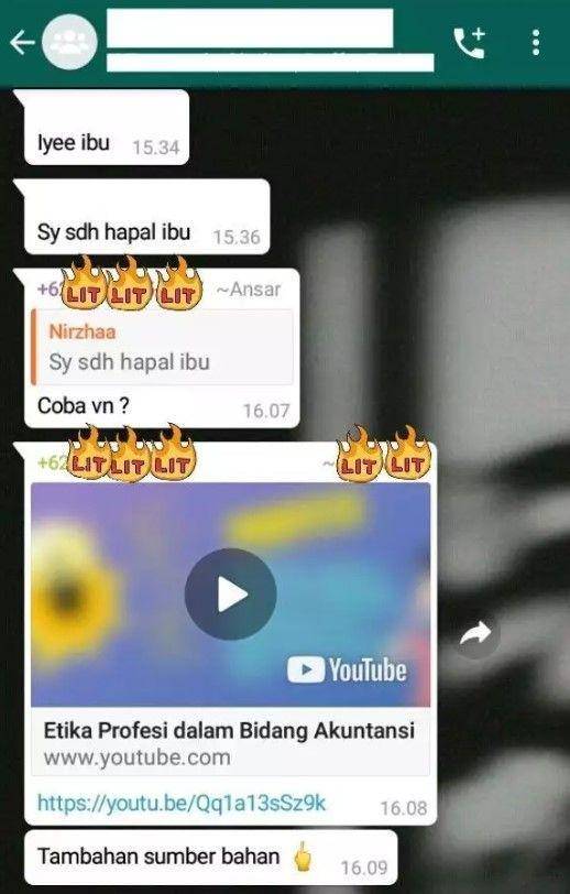 momen salah pilih emoticon (twitter.com/cucunyaadamhawa)