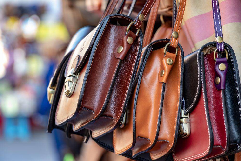 Tas (unsplash.com/Alfonso Ramirez)