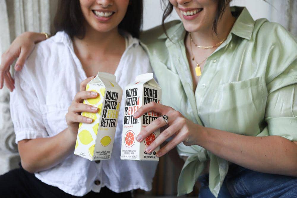 ilustrasi kemasan yang mudah di daur ulang untuk mengurangi sampah residu (unsplash.com/Boxed Water Is Better)
