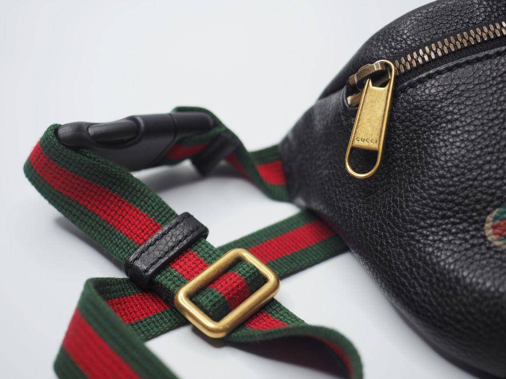 bahan tas (unsplash.com/Henry Kobutra)