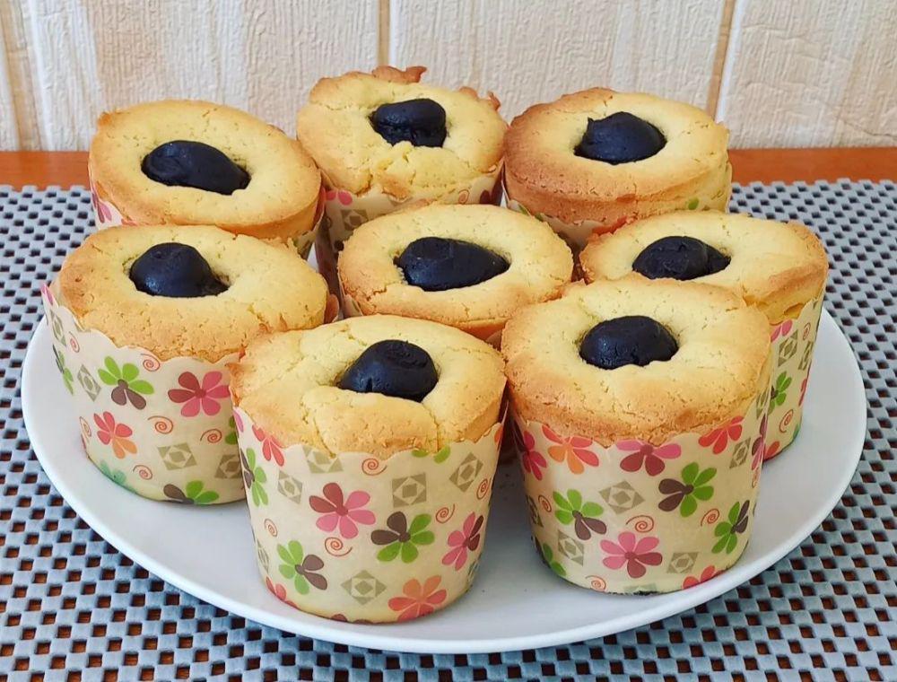 Resep Putu Belanda, Kue Empuk dengan Vla Cokelat yang Lumer