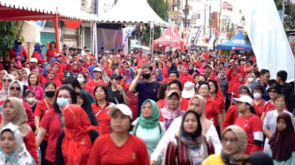Ilustrasi peserta jalan sehat Jappa Jokka Cap Go Meh di Jalan Sulawesi Makassar, Minggu (5/2/2023). Dok. Humas Pemkot Makassar