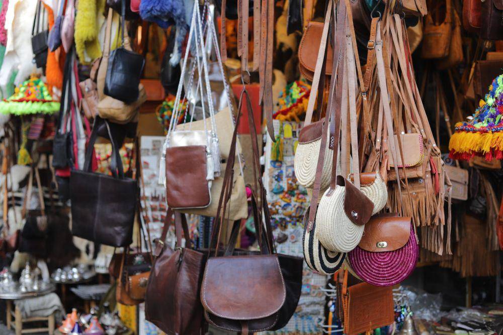 Model tas (unsplash.com/NICOLA KAMEEL)