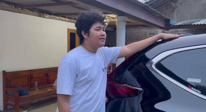 potret Nopek Novian beli mobil mewah (youtube.com/Nopek Novian)