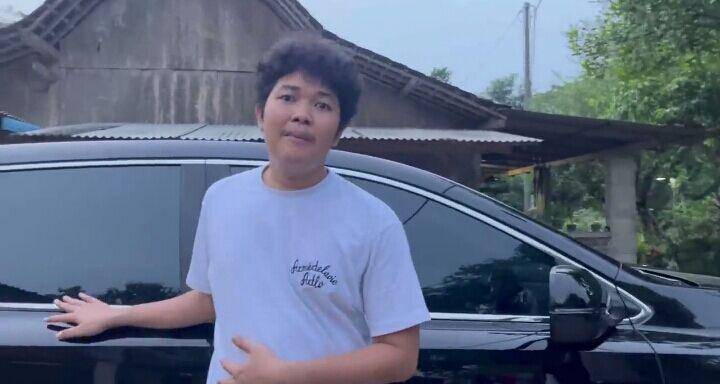 potret Nopek Novian beli mobil mewah (youtube.com/Nopek Novian)
