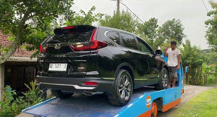 potret Nopek Novian beli mobil mewah (youtube.com/Nopek Novian)