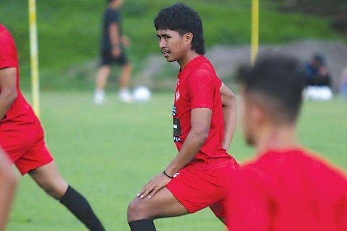 Bayu Aji (tengah) sebagai pemain baru Arema FC dari NZR Sumbersari FC di paruh musim Liga 1 2022/2023. (radarmalang.jawapos.com)