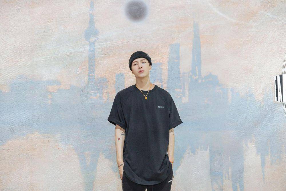 Jackson Wang (instagram.com/jacksonwang852g7)