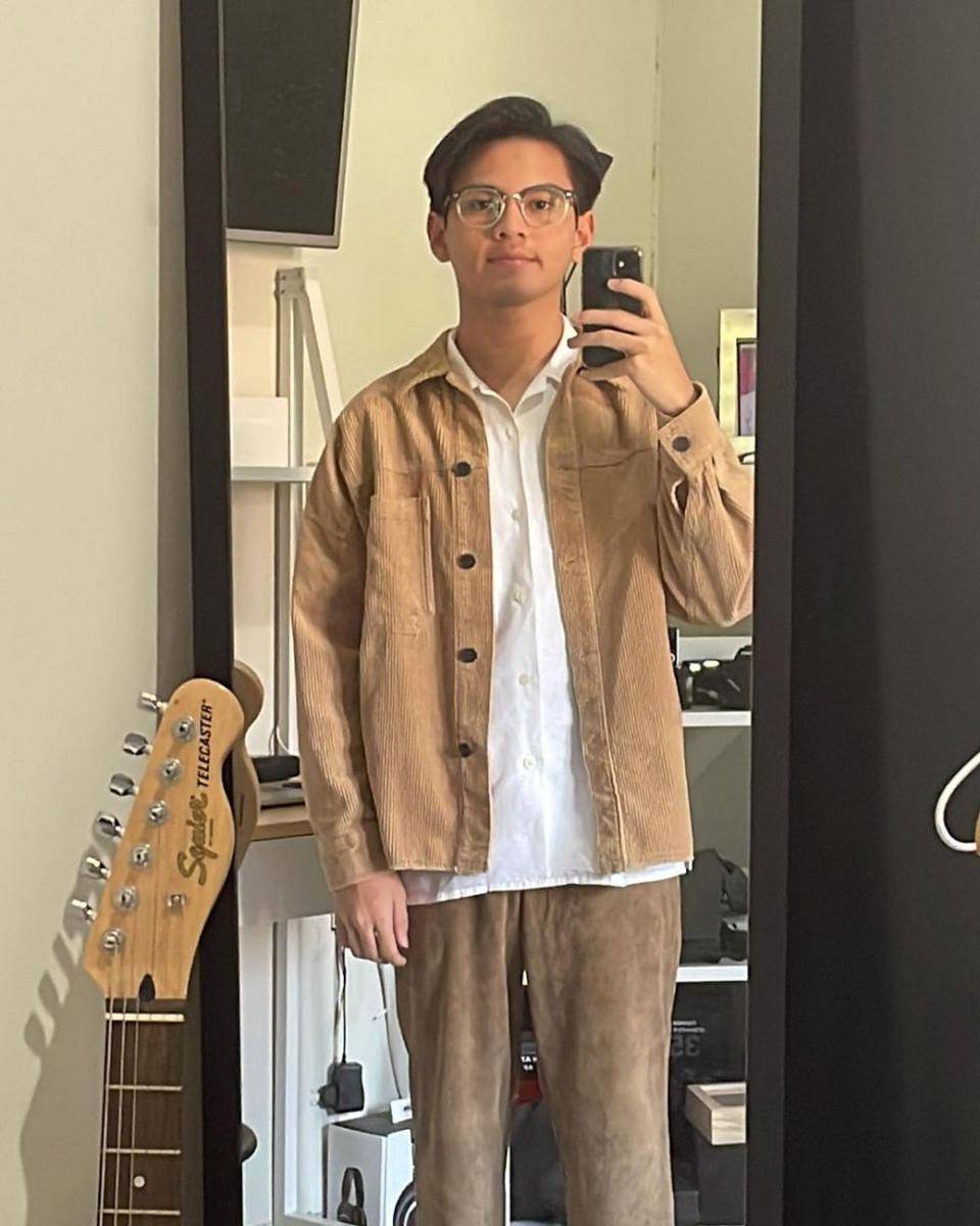 potret mirror selfie Rey Bong (instagram.com/rey_bong26/)
