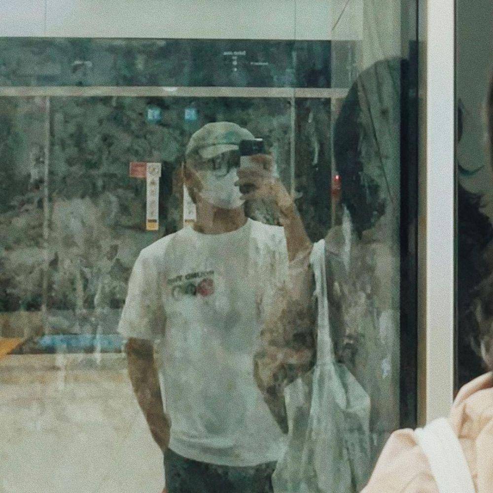 potret mirror selfie Rey Bong (instagram.com/rey_bong26/)