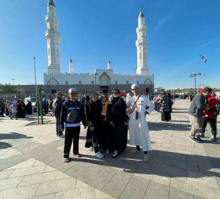 Yeni Inka dan suami umrah (instagram.com/yeniinka)