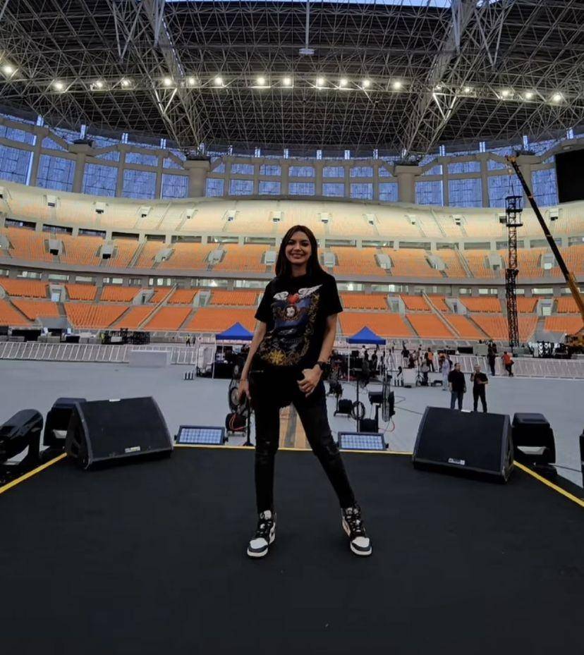 potret Najwa Shihab nonton konser dewa 19 (instagram.com/najwashihab)