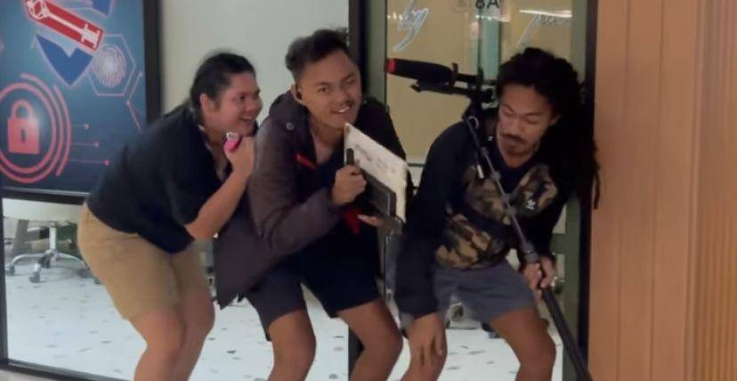 potret di balik layar pemain film YOLO (instagram.com/zaraadhsty)