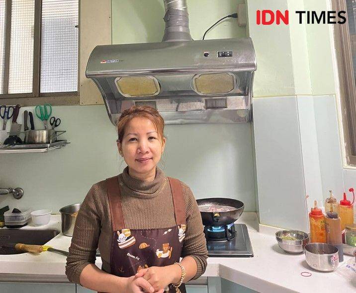 Yuli, pemilik Toko Indo Foodies Sunda di Taiwan (IDN Times/Vanny El Rahman)