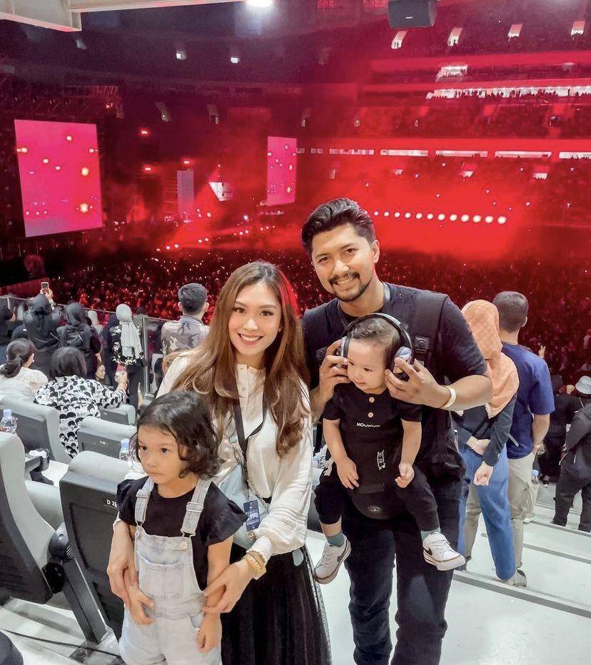 potret Luthya Sury dan keluarga kecil nonton konser dewa 19 (instagram.com/luthyasury)
