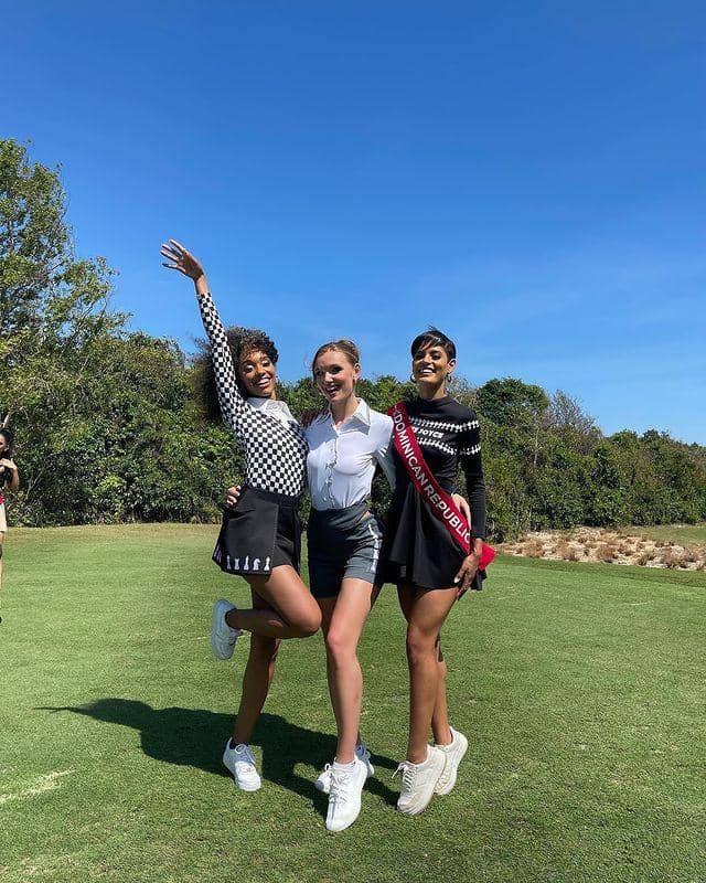 Potret Finalis Miss Charm 2023 saat Bermain Golf (Instagram.com/misscharmdr)