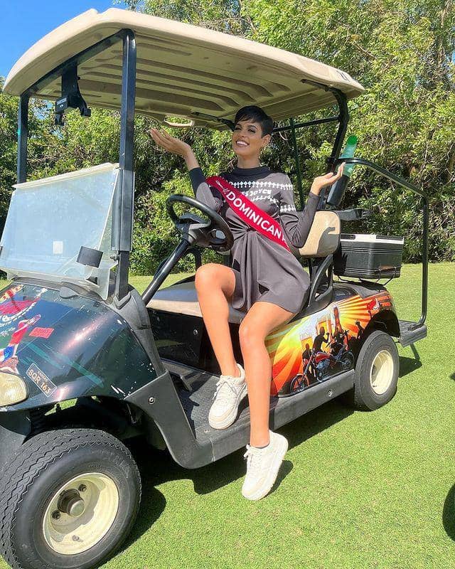 Potret Finalis Miss Charm 2023 saat Bermain Golf (Instagram.com/misscharmdr)