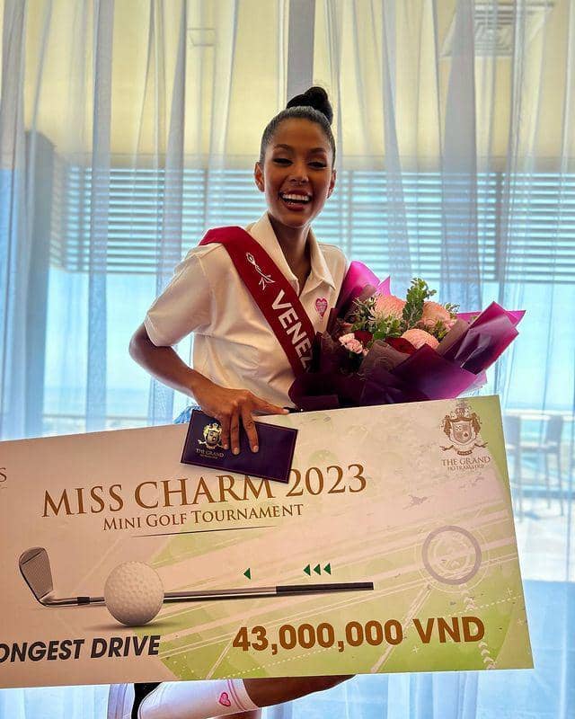 Potret Finalis Miss Charm 2023 saat Bermain Golf (Instagram.com/ladydimosquera)