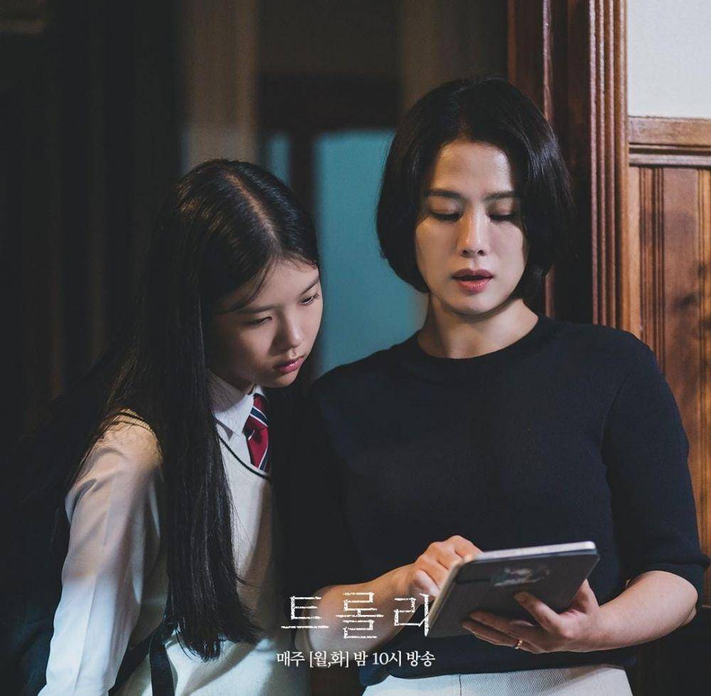 Choi Myung Bin dan Kim Hyun Joo di drama Trolley (instagram.com/sbsdrama.official)
