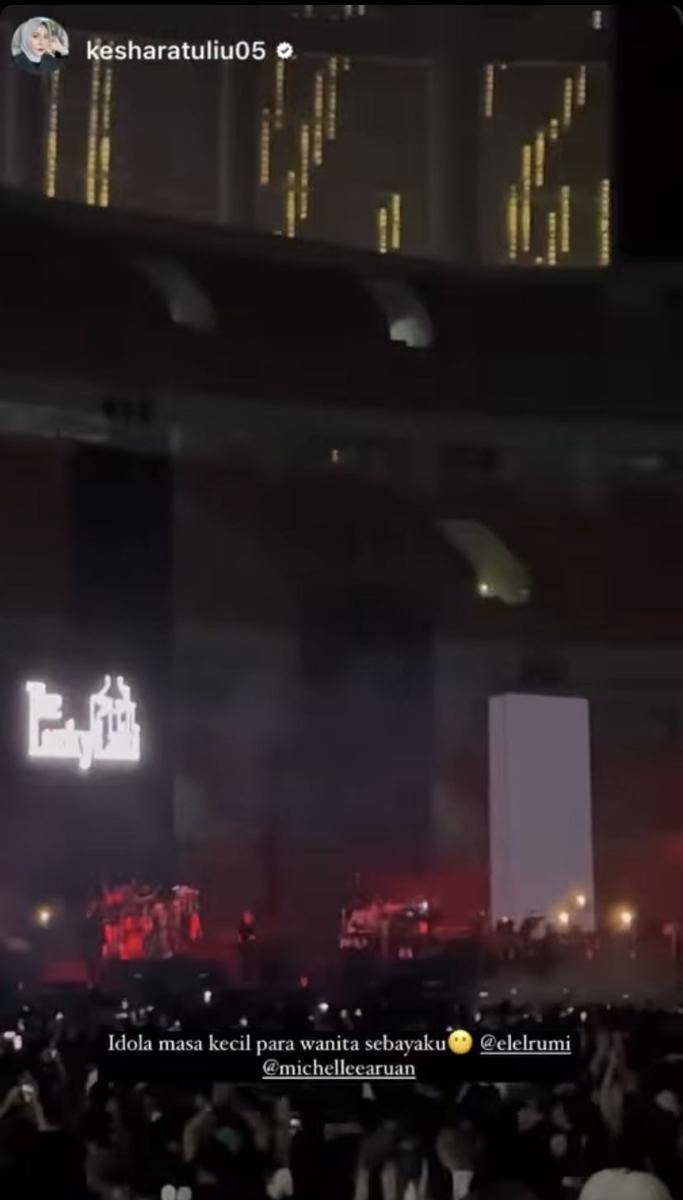 Kesha Ratuliu nonton konser dewa 19 (instagram.com/kesharatuliu05)