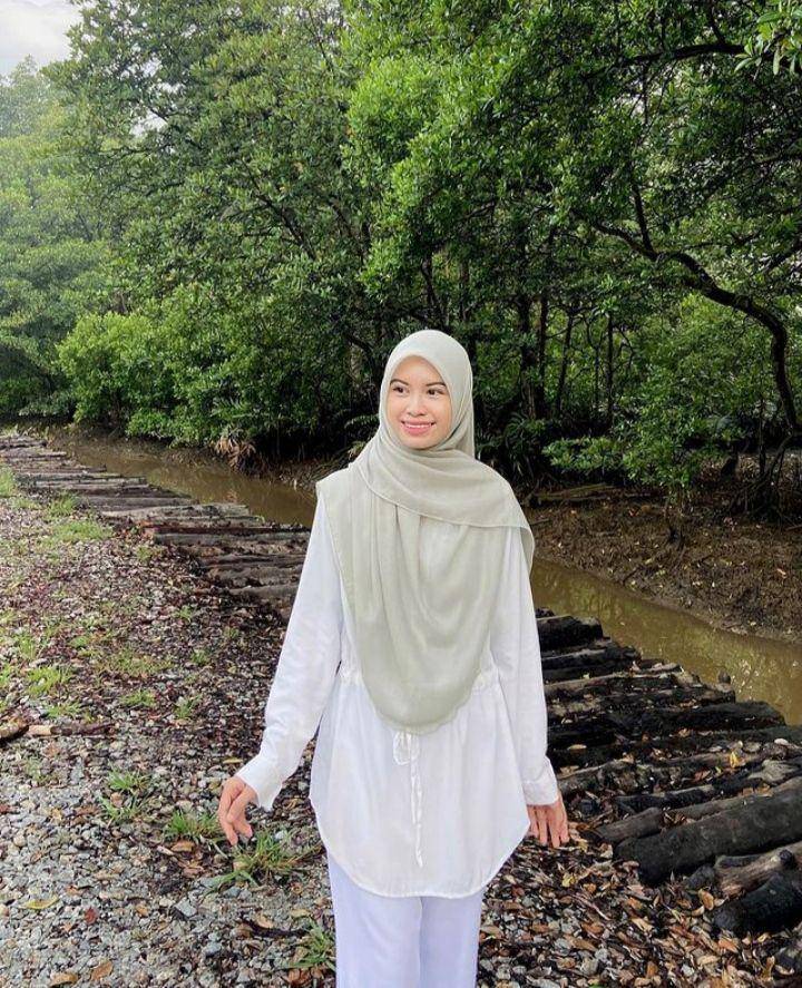 ilustrasi model hijab sederhana (Instagram.com/Nureishamohd)