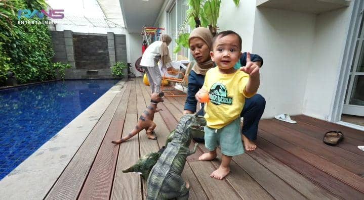 momen di balik photoshoot Cipung dan pasukan dino (youtube.com/Rans Entertainment)