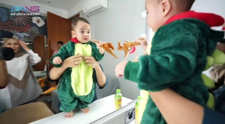 momen di balik photoshoot Cipung dan pasukan dino (youtube.com/Rans Entertainment)