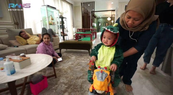 momen di balik photoshoot Cipung dan pasukan dino (youtube.com/Rans Entertainment)