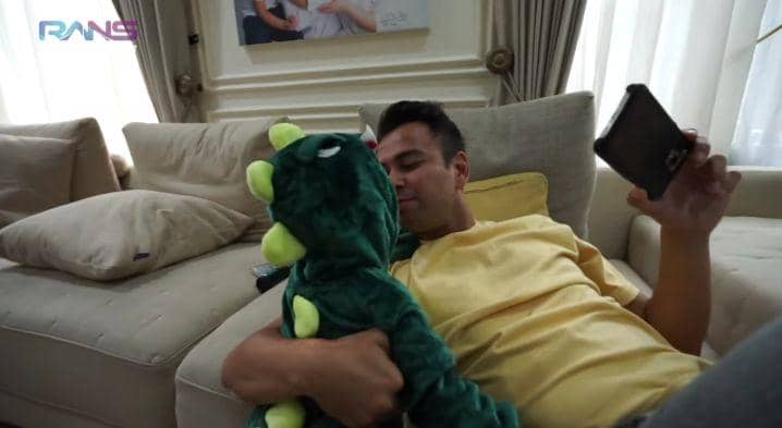 momen di balik photoshoot Cipung dan pasukan dino (youtube.com/Rans Entertainment)