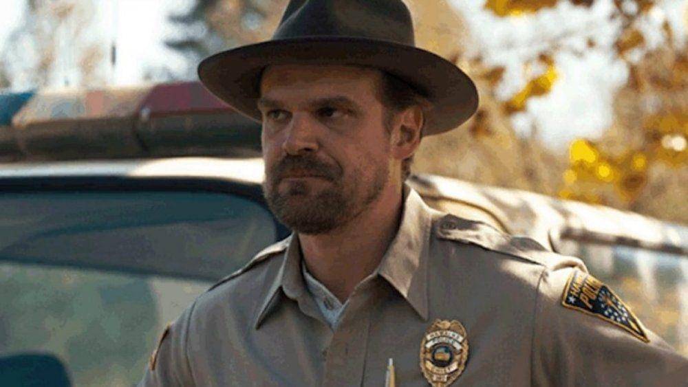 David Harbour sebagai Jim Hopper