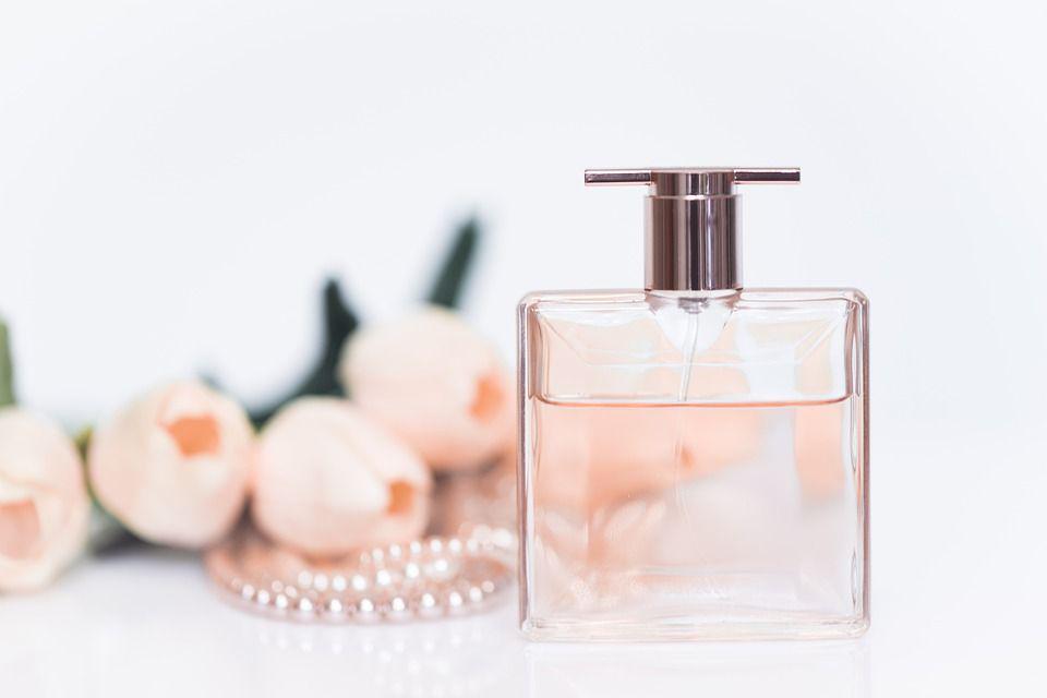 ilustrasi botol parfum (pixabay.com/Joanna Gawlik)