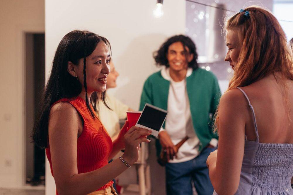 ilustrasi pertemanan (pexels.com/cottonbro studio)