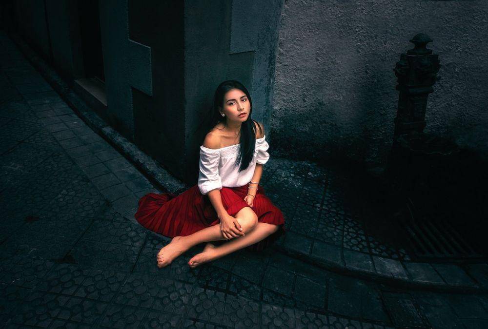 ilustrasi perempuan sedih (pexels.com/Zakhar Vozhdaienko)