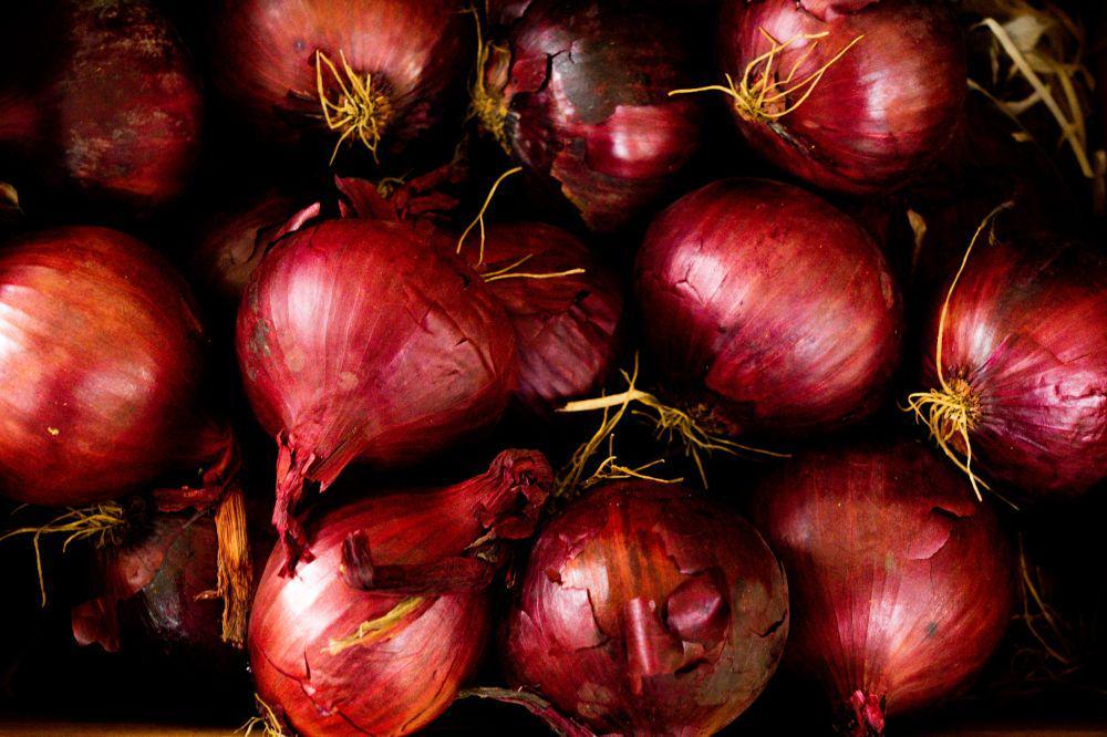 ilustrasi bawang merah (unsplash.com/@jannerboy62)