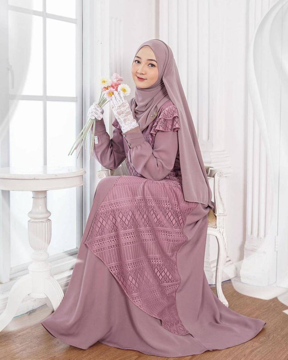 OOTd kondangan Yasmin Nadiyah (instagram.com/yasmindyh)
