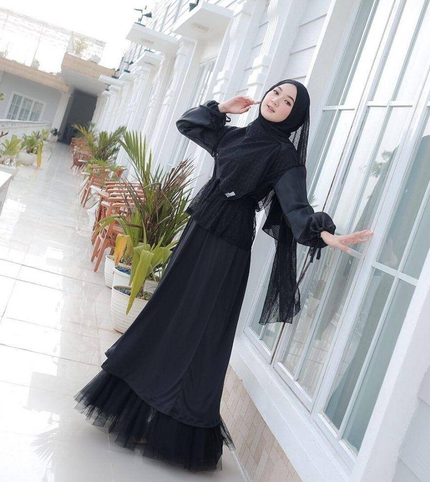 OOTd kondangan Yasmin Nadiyah (instagram.com/yasmindyh)