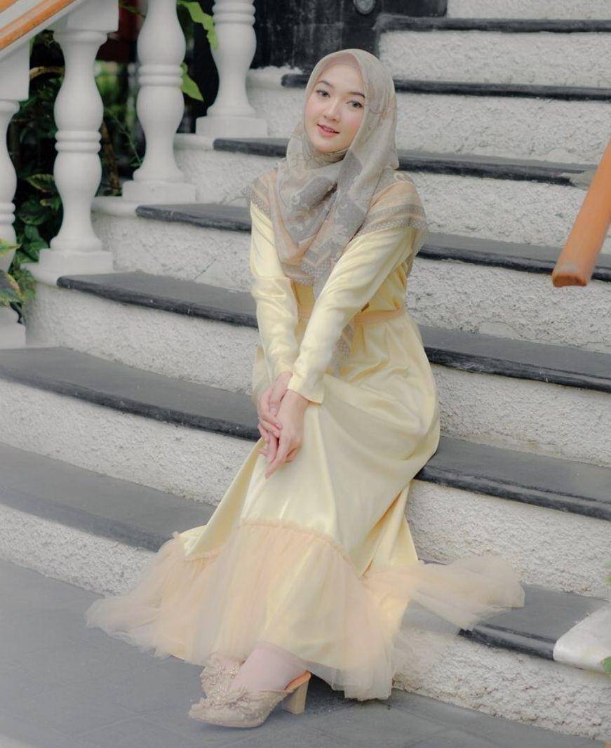 OOTd kondangan Yasmin Nadiyah (instagram.com/yasmindyh)