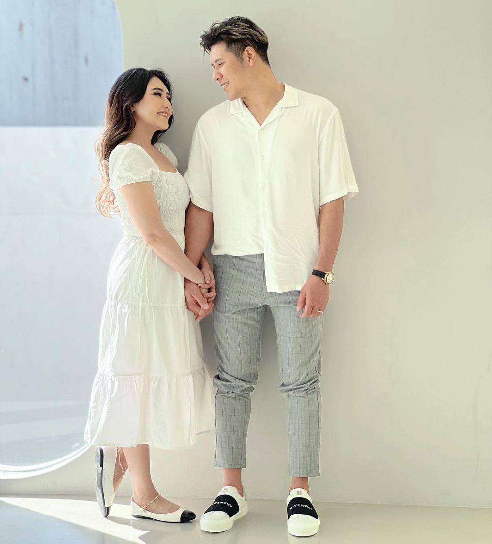 potret liburan Via Vallen dan suami (instagram.com/chevra_yo88)