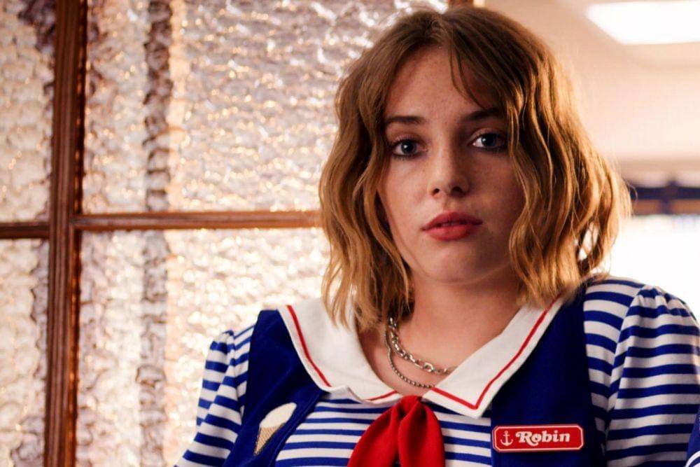 Maya Hawke sebagai Robin Buckley